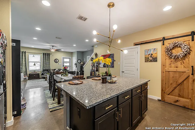 619 Burleson St — Photo 5