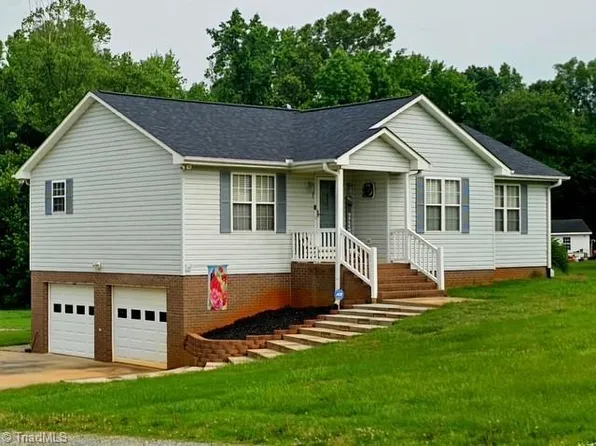141 Baxter Ct, Lexington, NC 27292