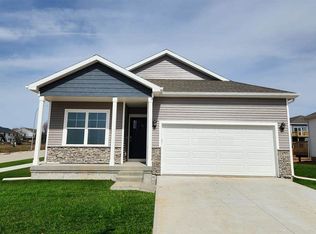 602 E Goldfinch Dr, Tiffin, IA 52340