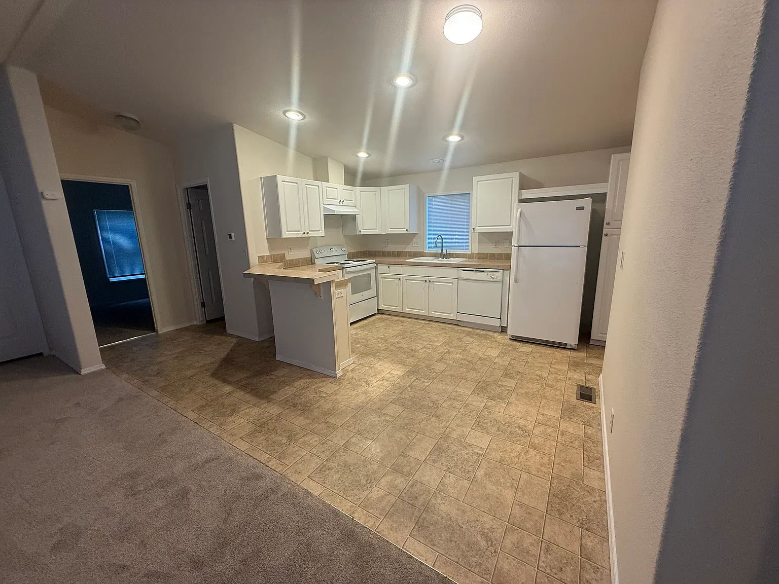 3 bed, 1232 sqft, $2,195 — Photo 3