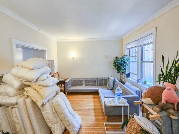 1047 W North Shore Ave APT 2S, Chicago, IL 60626