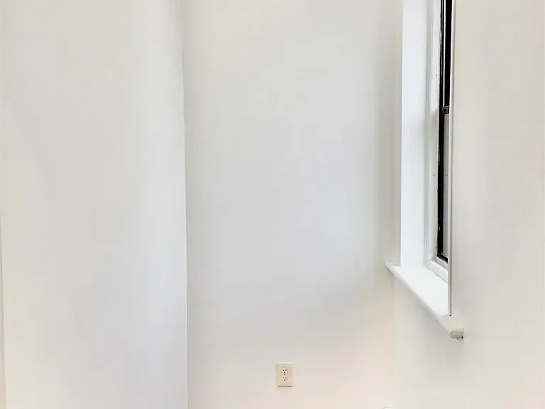 319 8th St #5R — Photo 7