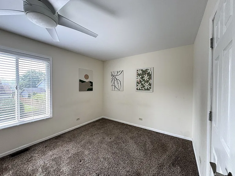 1142 Greensfield Dr — Photo 10
