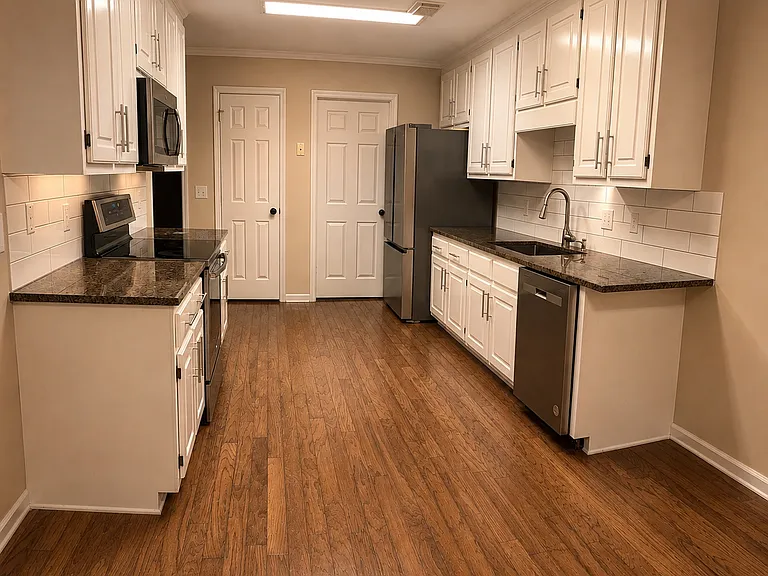 2101 Fox Ridge Rd — Photo 9