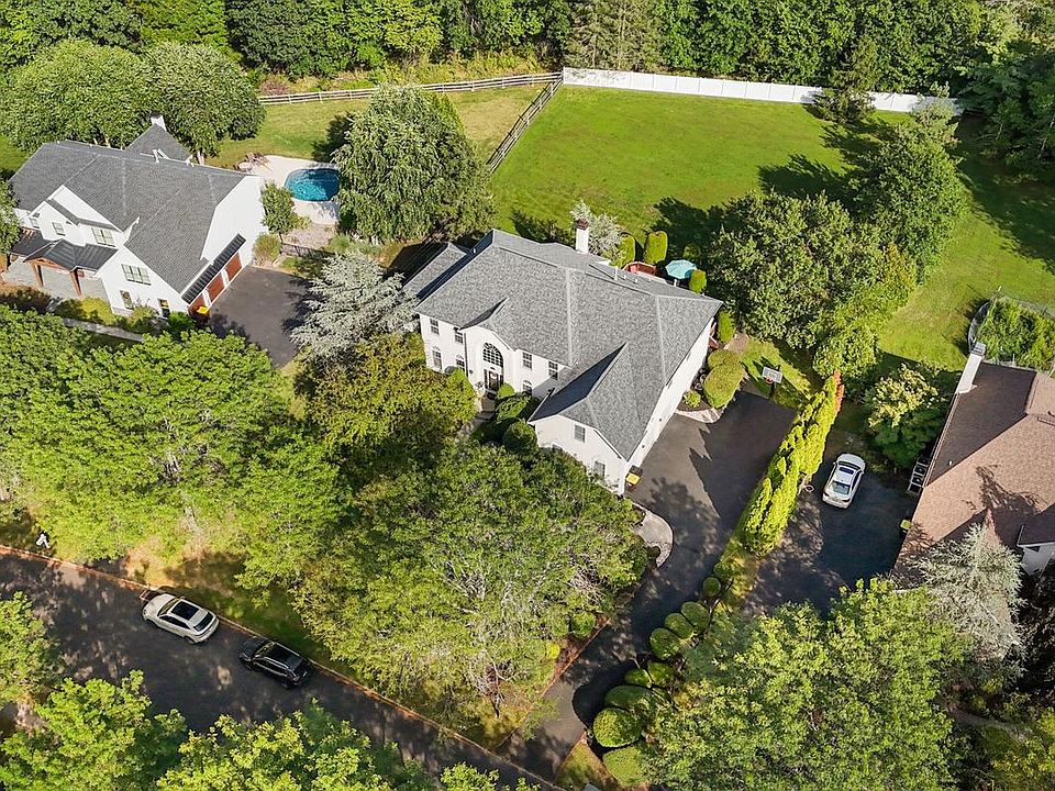 Arinco-houseです 20389 Collier Dr, Strongsville, OH 44136 | Zillow