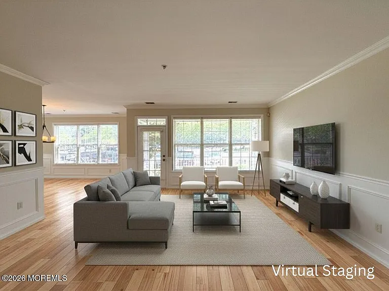 671 Saint Andrews Pl — Photo 2
