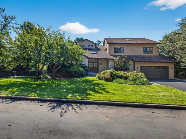 1 Ellen Court, Glen Cove, NY 11542