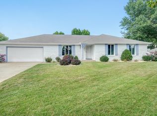 2825 E Ridgeview Cir, Springfield, MO 65804
