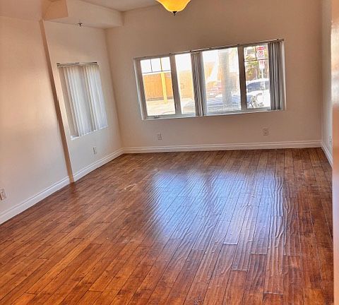 3rd image of 5724 Camerford Ave Floor 1