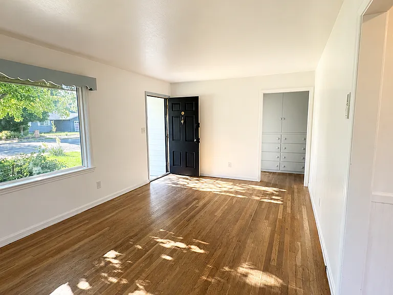 2108 N 28th St — Photo 2