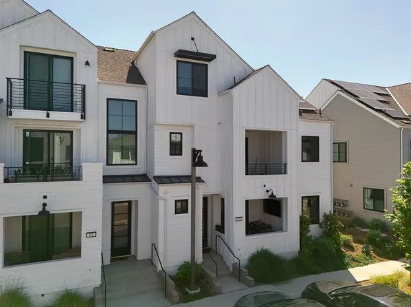 1402 Anacona Pl #105, Encinitas, CA 92024