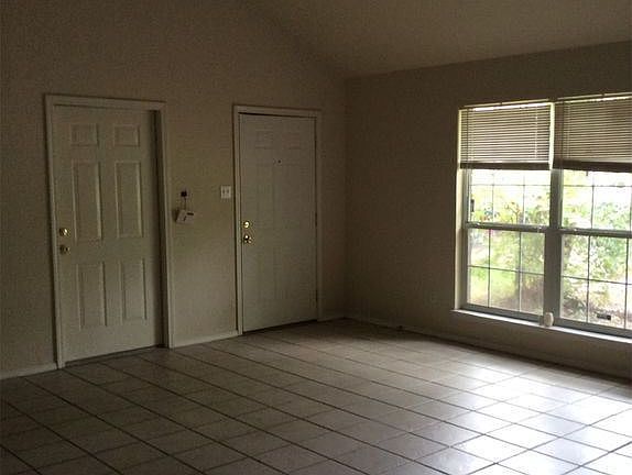 3rd image of 1407 NW Dearborn Ave APT B