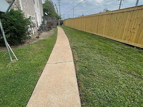 3rd image of 3900 Woodchase Dr APT 115