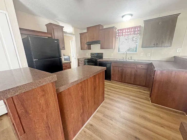 2496 Venture Dr — Photo 6