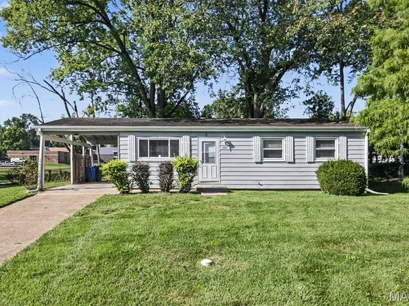 1220 Estes Dr, Florissant, MO 63031