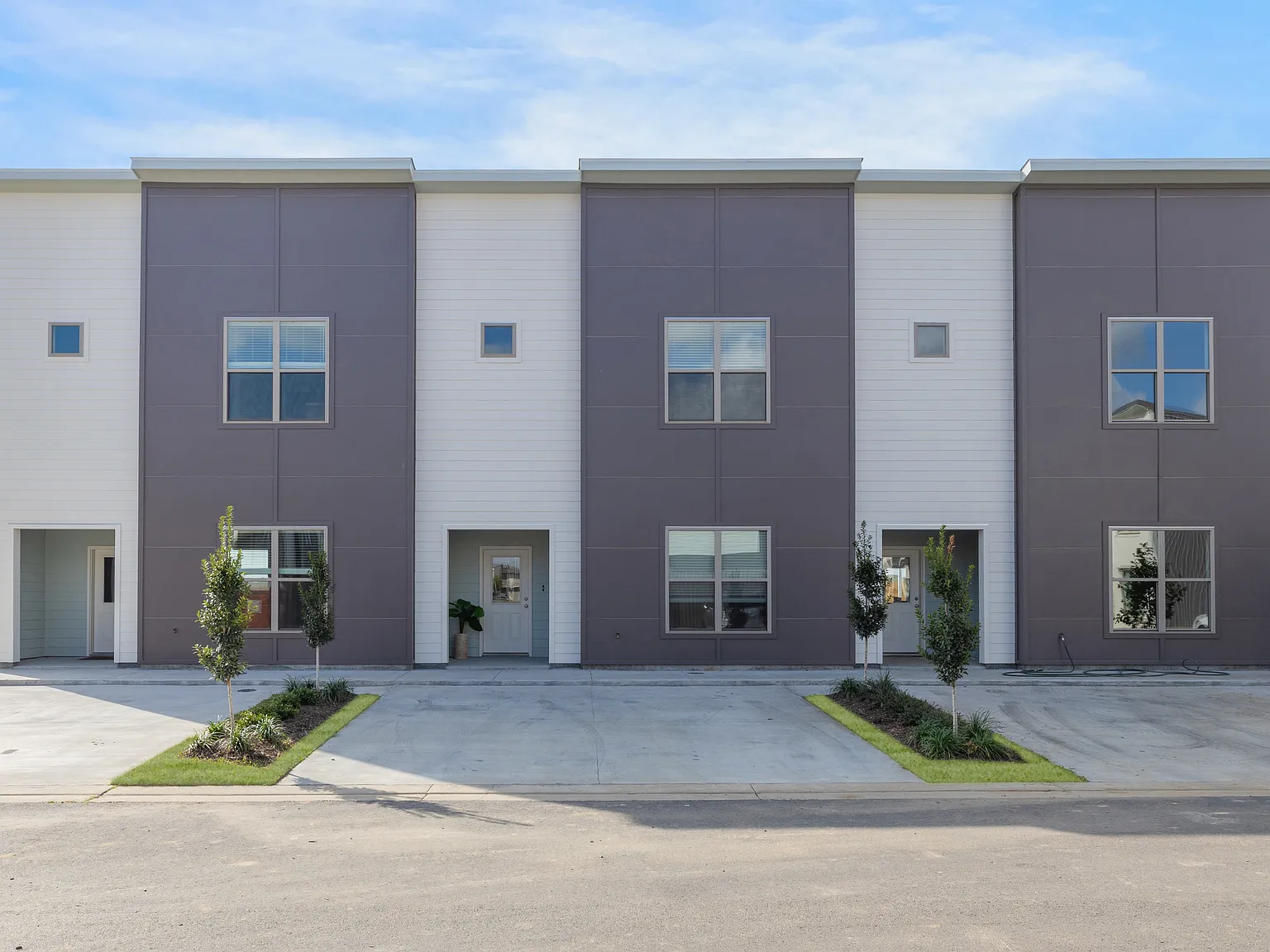 2 bed, 2.5 bath, 1453 sqft, $1,795 — Photo 1