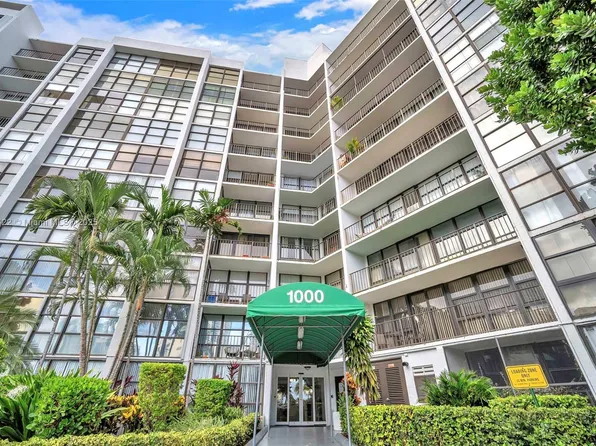 1000 Parkview Dr APT 229, Hallandale, FL 33009