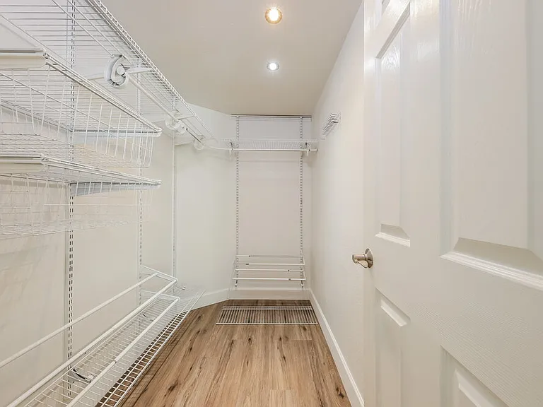 5512 W Chicago St — Photo 12