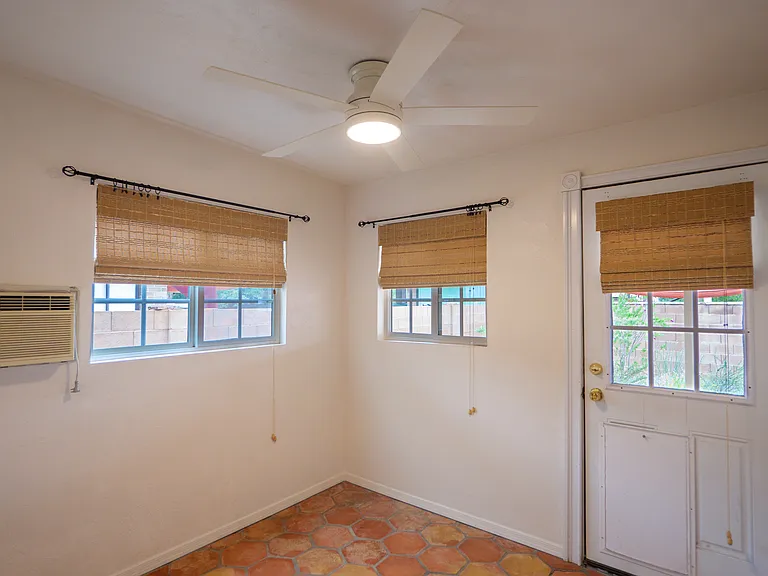 1404 E Silver St — Photo 14