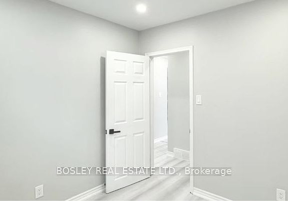 3rd image of 100 Fairway Rd N