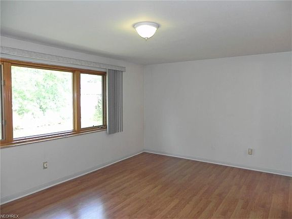 2nd image of 27651 Lake Shore Blvd Unit E-4