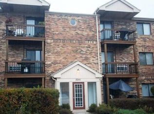 2241 Nichols Rd #1B, Arlington Heights, IL 60004