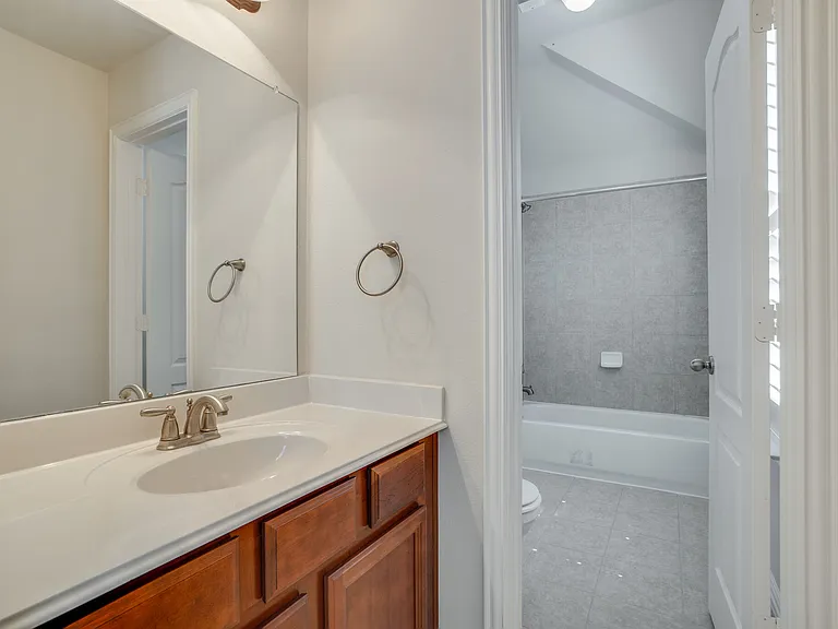 7747 Ivanhoe Dr — Photo 45