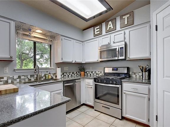 4th image of 8804 Jesse James Dr