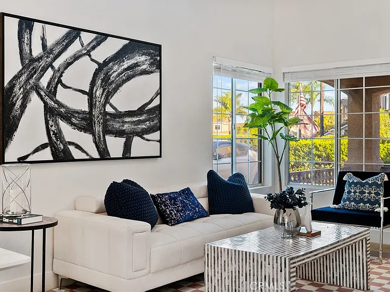 2 Cameron Cir — Photo 3
