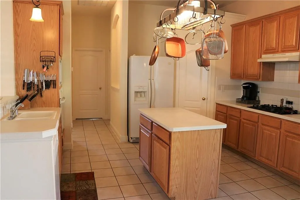 Spacious 4 bedroom home in Murphy! — Photo 3
