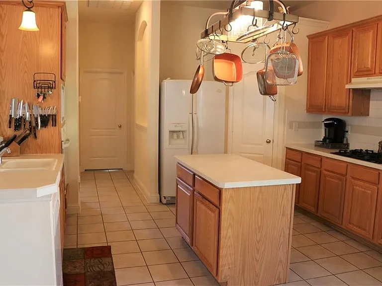 123 Hillcrest Dr — Photo 3