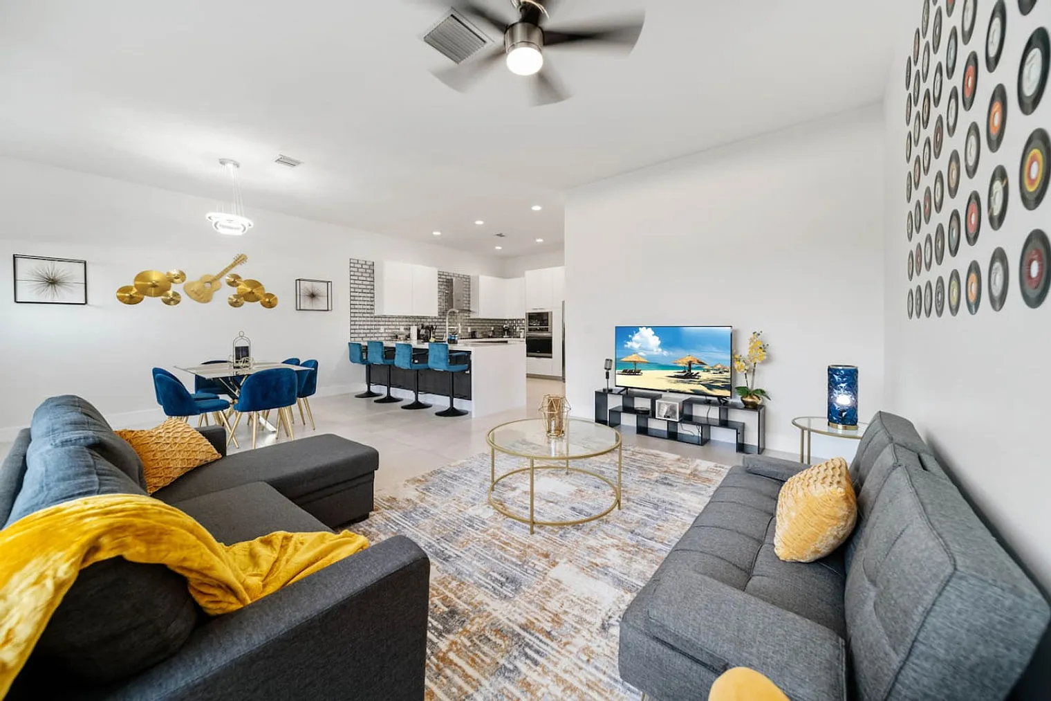 4 bed, 2.0 bath, 2690 sqft, $5,760 — Photo 1