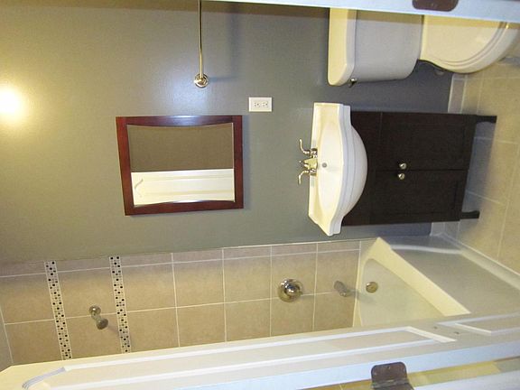 4th image of 2557 W Wilson Ave #3