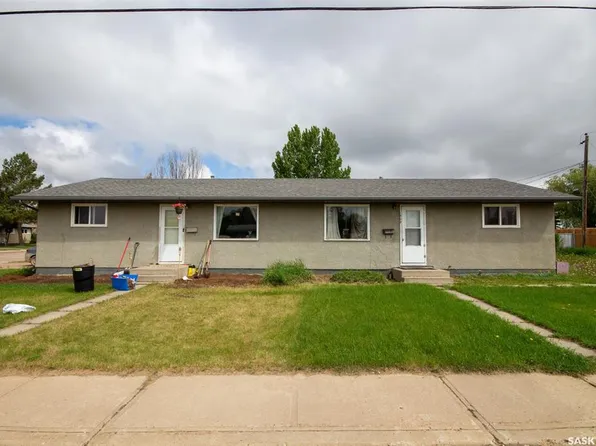 1402 112th STREET, North Battleford, SK S9A 3B2