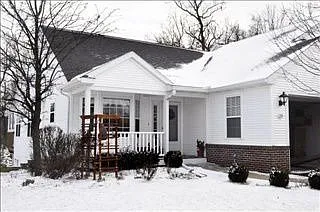 139 Eastman Ct photo 1