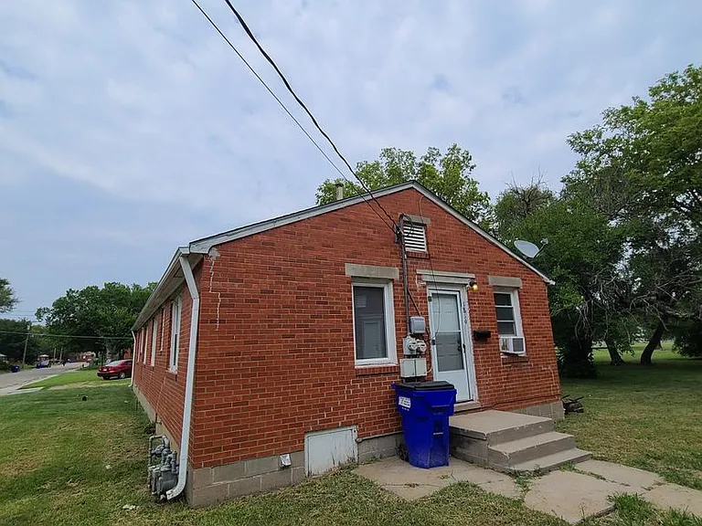 1819-1821 N Madison — Photo 1