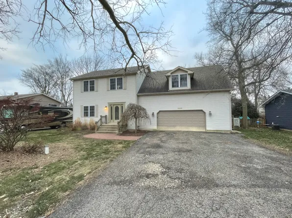 7614 E Maplewood Dr, Wonder Lake, IL 60097