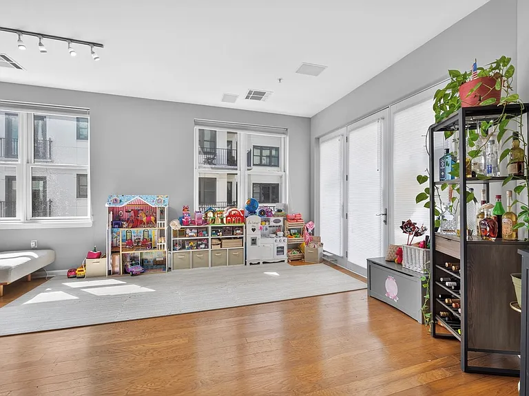 1200 Grand St #429 — Photo 5
