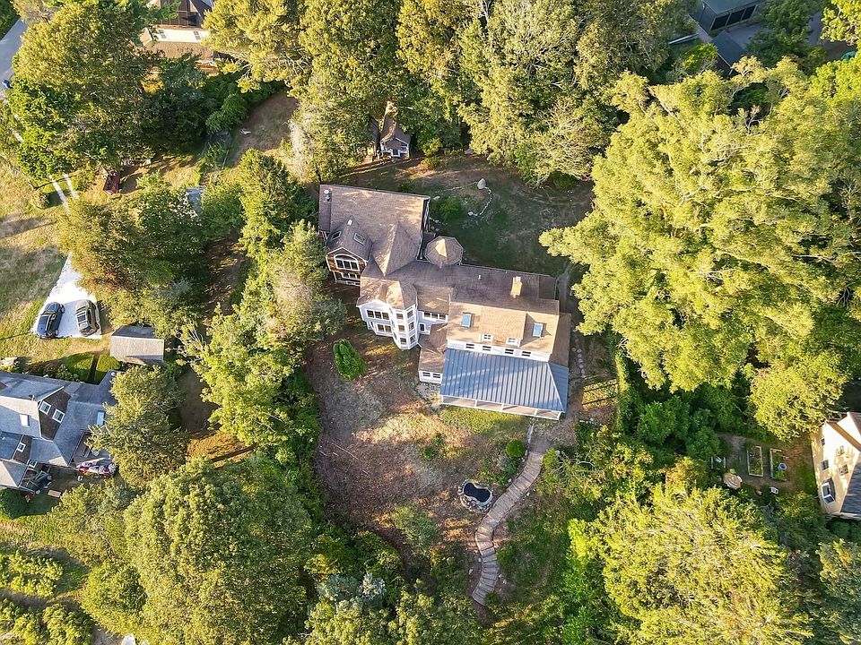 1st image of 10 Squeteague Harbor Rd