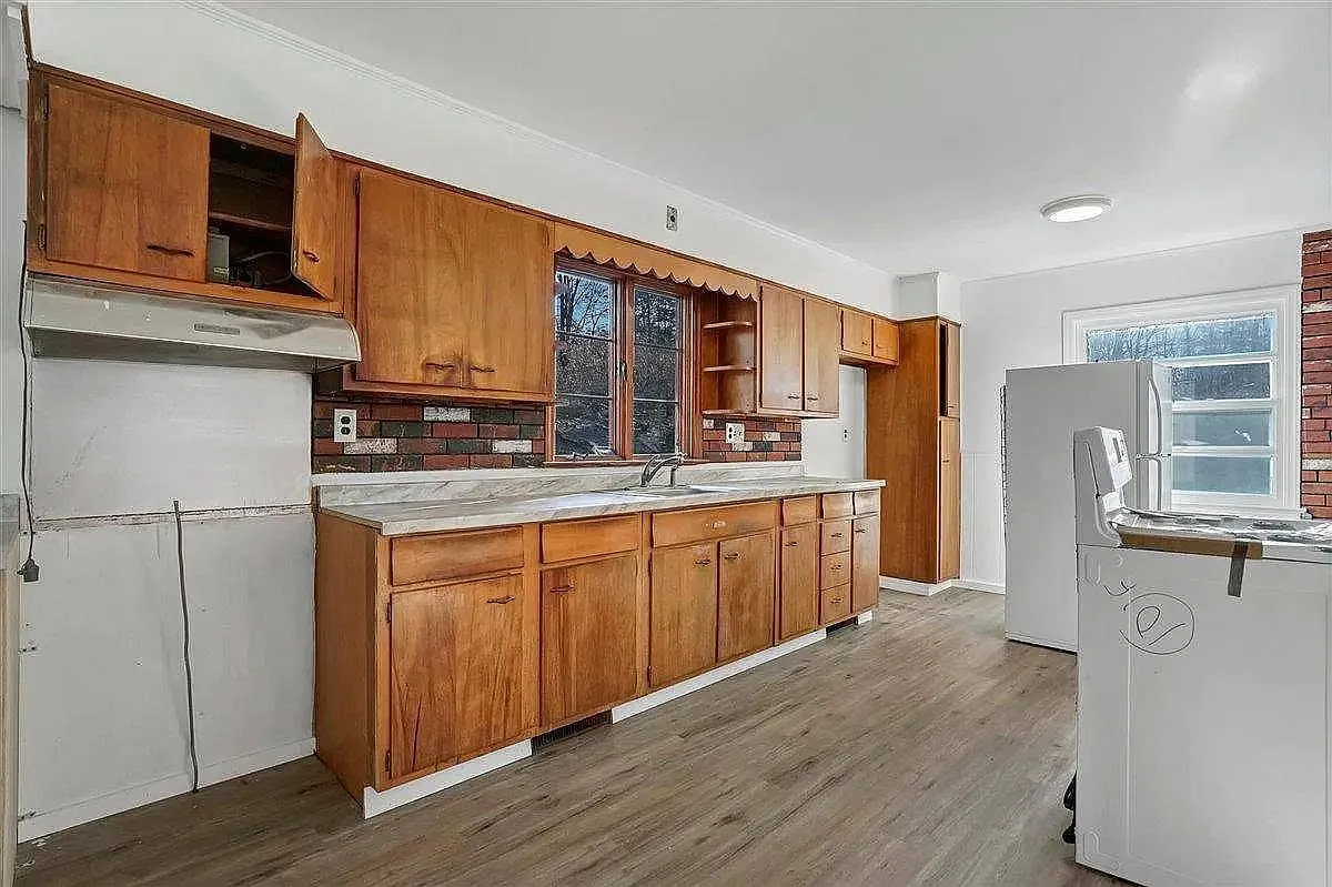 4 bed, 2034 sqft, $3,400 — Photo 4