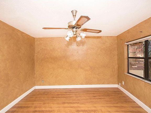 3rd image of 305 Jeanal Pl