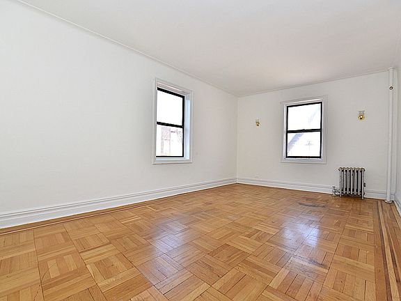 3rd image of 655 Pelham Pkwy N APT 6N