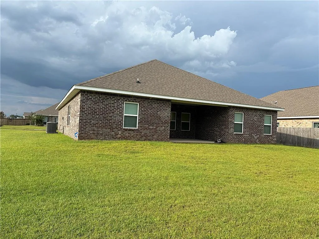 4 bed, 3.0 bath, 2345 sqft, $2,800 — Photo 3