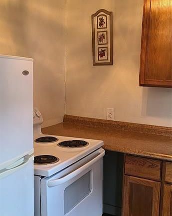 3rd image of 7047 1/2 Narcissus St