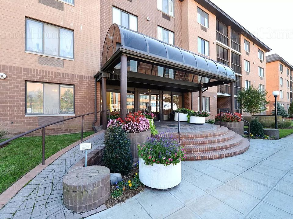 1st image of 75 Essex Dr APT 1F