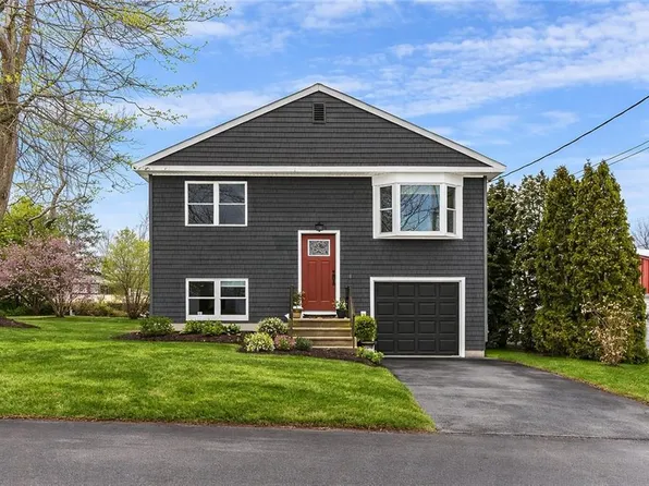 102 Easton Ave, Portsmouth, RI 02871