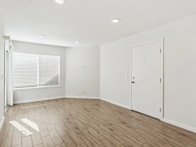 2522 T St #5 — Photo 7