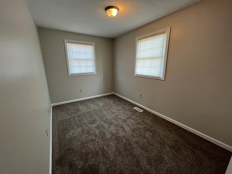 920 E Main St — Photo 13