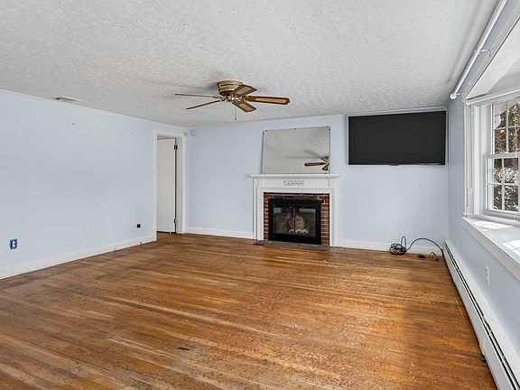 3rd image of 41 Depot Road W