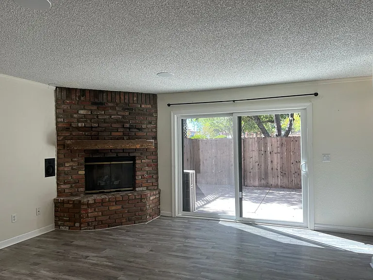 9805 El Camino Real #2 — Photo 6
